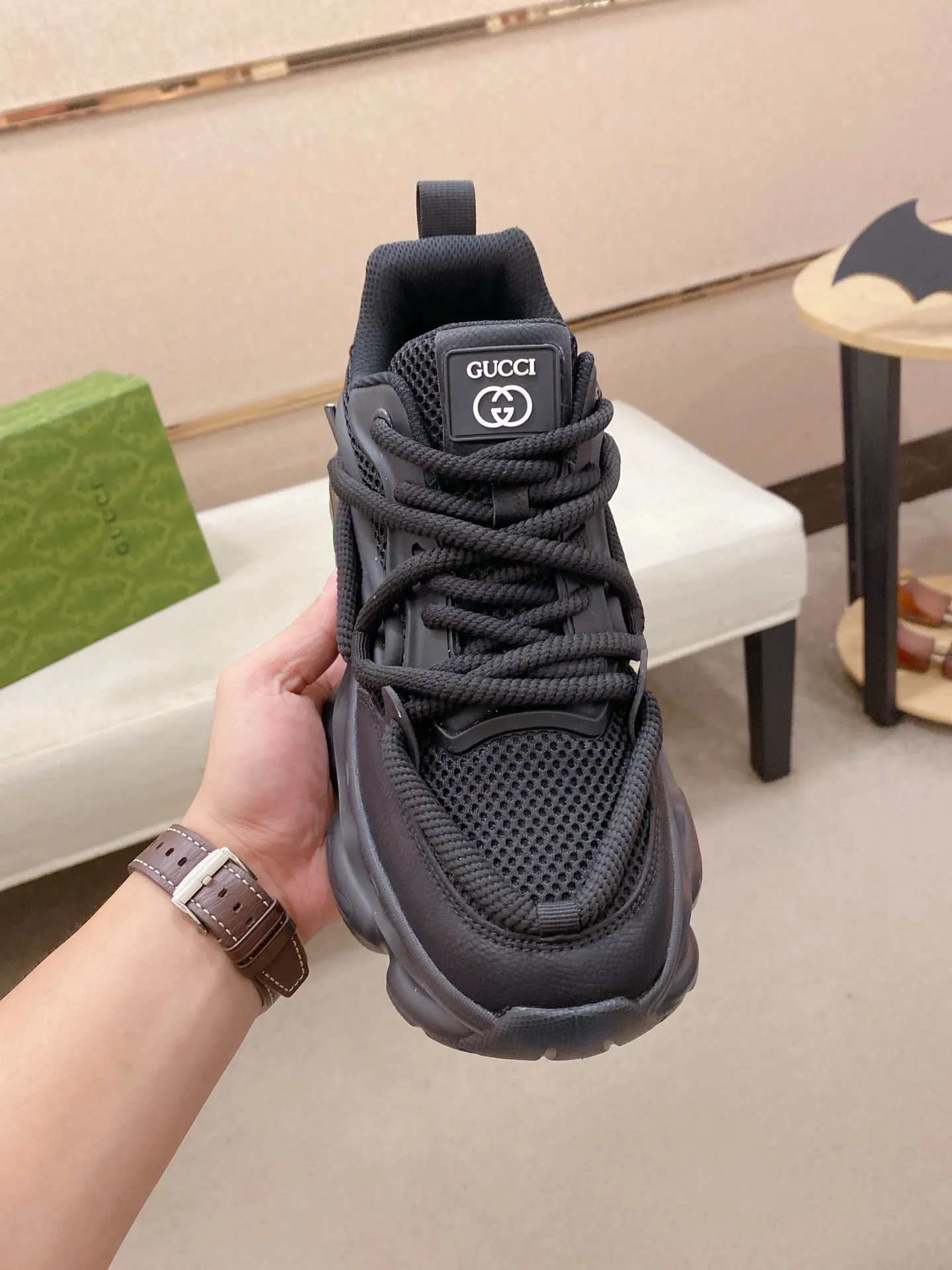 Men's shoes 💰 480💰🇮🇹🇮🇹GUCCI (Gucci) top 🔍🔍 new models are on sale at the same time at the counter. The upper 🇮🇹 is made of top-grain cowhide imported from Italy. Fully imported genuine leather lining 💪💪, completely 1⃣️ to 1⃣️ replica 🇮🇹💪💪, ⚠ sole: original sole provided by the original factory, exclusive movable molded sole super comfortable, ⚠ original factory follow-up, 🔍🔍 high quality, you can go in and out of the counter at will, welcome to compare⚠. Code number:38-44